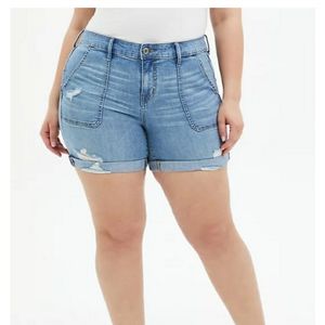 Torrid MID RISE MIDI SHORT - VINTAGE STRETCH LIGHT WASH Size 12